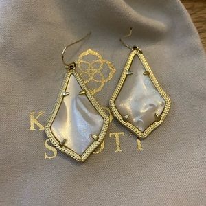 KS Alex earrings in gold with ivory pearl stone